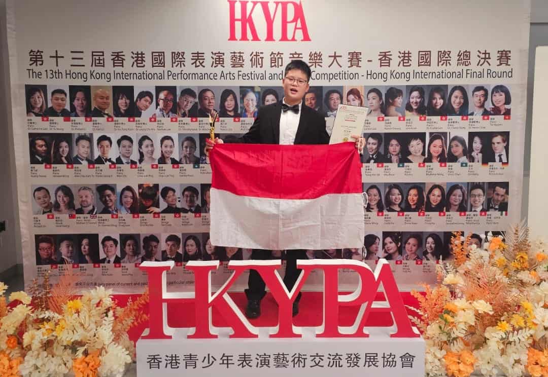 John Mikel - menang di kompetisi piano HKYPA - Dutanada Music School